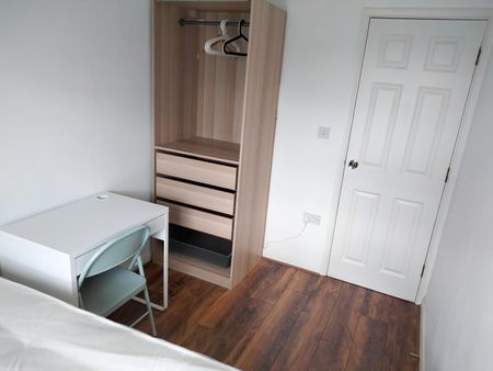 5 Bed Semi-Detached House, Coventry, CV1 - Photo 4