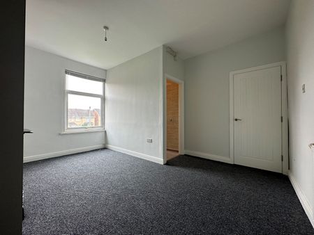 3 Bed Semi-Detached House, Elland Road, LS27 - Photo 5