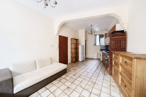 Kennington Road, London, SE11 - Photo 1