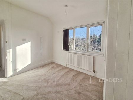3 bedroom house to rent Springfield Park Road, Chelmsford, Essex, CM2 - Photo 3