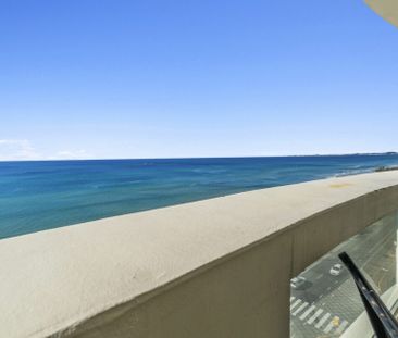 FULLY FURNISHED THREE BEDROOM BEACHFRONT APARTMENT - Photo 4
