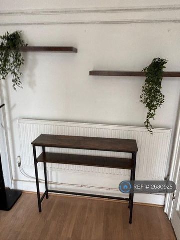 1 bedroom in a flat share to rent - Photo 5