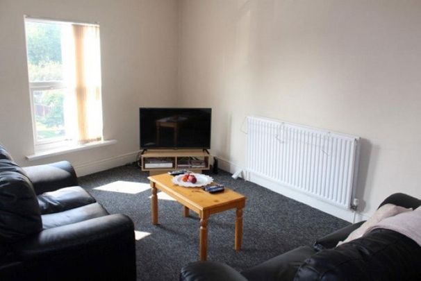 3 bedroom flat to rent - Photo 1