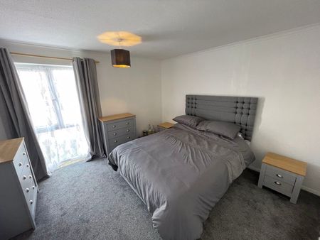 3 bed house to rent in St Matthews Way, Rochester, ME3 - Photo 2