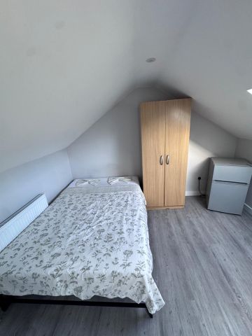 Room in a Shared House, Roman Road, E6 - Photo 2