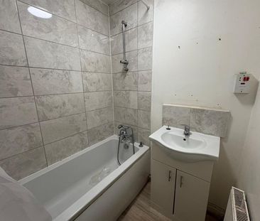 2 bed flat to rent in Trinity Avenue, Northampton, NN2 - Photo 6