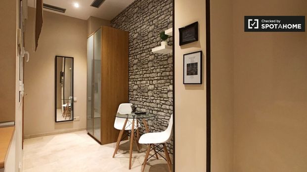 madrid, Community of Madrid 28013 - Photo 1