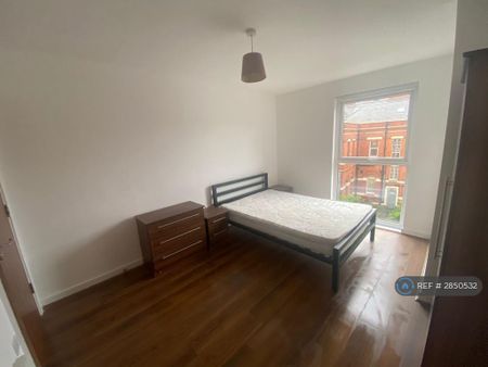 2 bedroom flat to rent - Photo 3