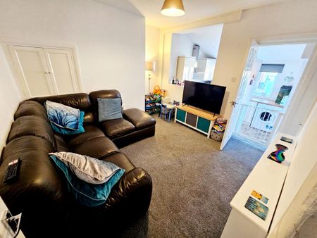 3 bedroom terraced house to rent - Photo 4