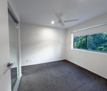 Spacious & Convenient Living in the Heart of Corinda - Photo 2