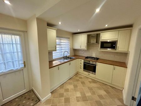 2 bedroom terraced house to rent - Photo 3