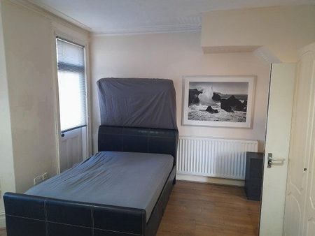 3 bedroom house share to rent - Photo 2