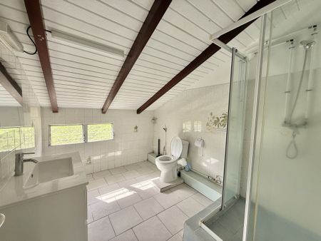 Location Appartement 4 pièces 74m² LES ABYMES 97139 - Photo 4