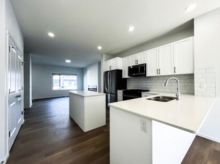 Special Incentive. Brand New 3 Bed + Den Upper Floor | 1727 Sq Ft | Double Garage | The Orchards. - Photo 4