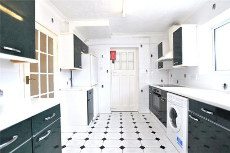 4 bedroom semi-detached house to rent - Photo 5