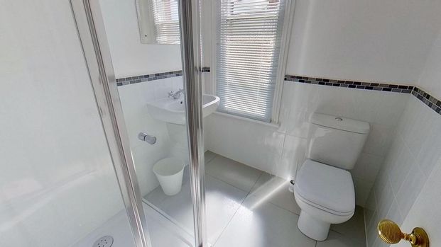 6 bedroom house to rent - Photo 1