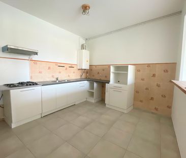 Location Appartement 3 pièces 74m² GUILHERAND GRANGES 07500 - Photo 4