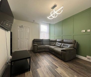 1 bedroom in a flat share to rent - Photo 1