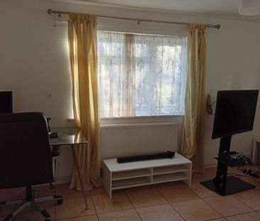 Room in a Shared House, Alfriston Close, BN2 - Photo 2