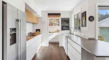 Suburban Serenity - Photo 4