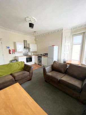 3 bedroom flat to rent - Photo 1
