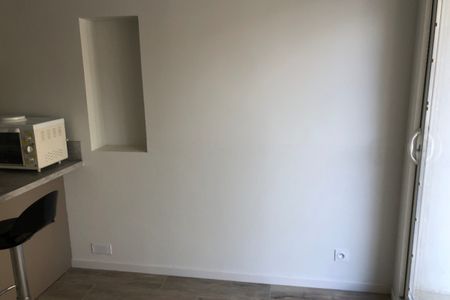 Studio entièrement rénové en rdc LOT 2 - Photo 4