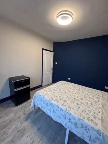 Room in a Shared House, Whitehorse Road, CR7 - Photo 3