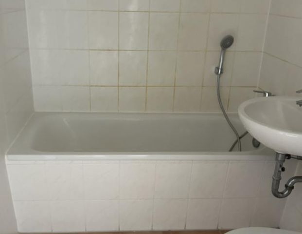 Be quick! Affordable 3-room apartment with balcony! - Photo 1
