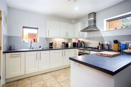Delightful two bedroom house close to the River Itchen and water meadows. - Photo 3