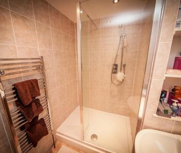 3 bedroom flat to rent - Photo 4