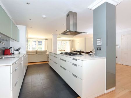 A modern apartment within town centre riverside development close to Station, benefitting from a huge "flexi-room" in basement. - Photo 4