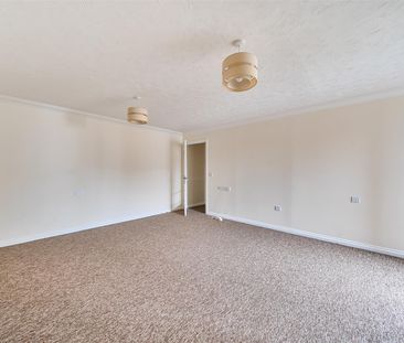 Astonia Lodge, Stevenage - Photo 2