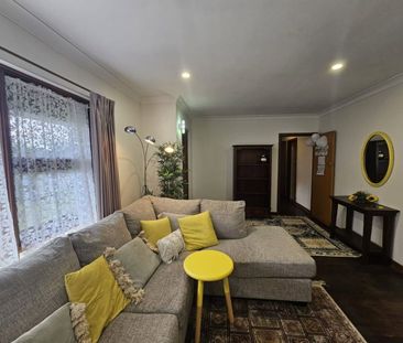 Charming Family Home - Photo 3