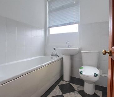 2 bedroom end of terrace house to rent - Photo 3