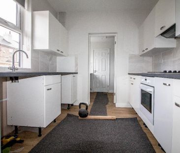3 bedroom end of terrace house to rent - Photo 3