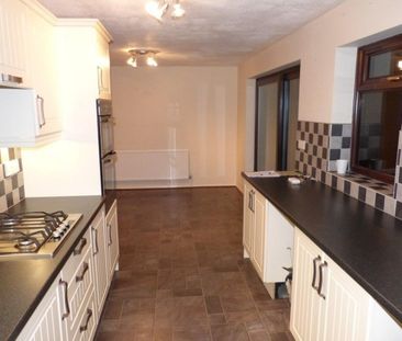 Sentinel Road, West Hunsbury - Photo 2
