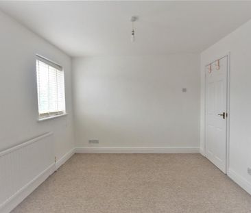 2 bedroom semi-detached house to rent - Photo 2