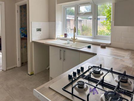 3 bedroom terraced house to rent - Photo 5