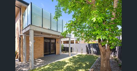 Recently Renovated Apartment In The Heart Of Kew - Photo 5
