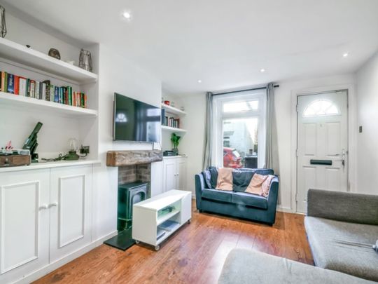 2 Bed Terraced House, Queen Street, CR0 - Photo 1