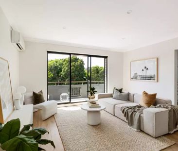 Spacious top-floor retreat in enviable pocket - Photo 5