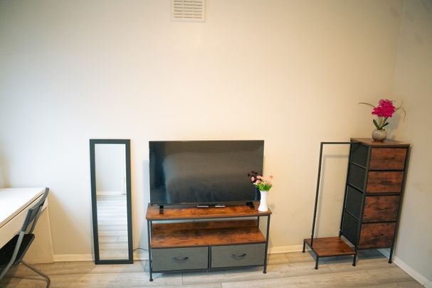 Room in a Shared House, Datchet Road, SE6 - Photo 1