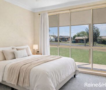 Charming 4-Bed Family Home Close to Town - Photo 3