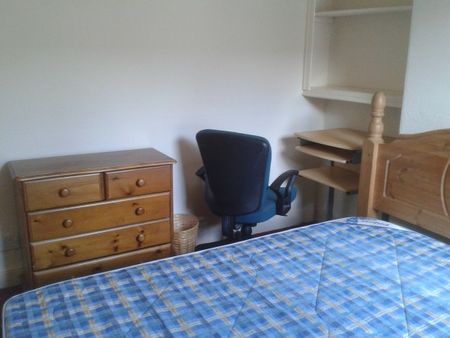 Nice 4 bed student house available - Photo 2