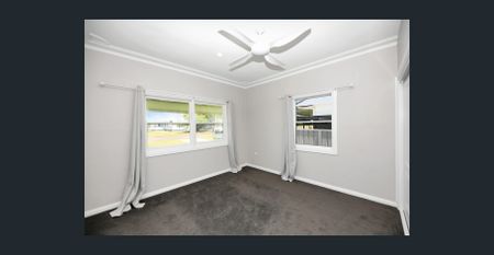 🌟 Freshly Renovated Family Home - Photo 3