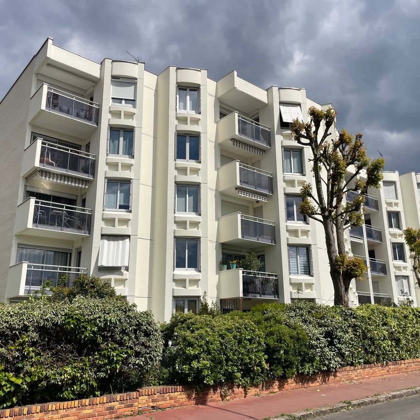 Location Appartement 3 pièces 76m² ST MAUR DES FOSSES 94100 - Photo 1