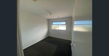 FRANKSTON HIGH SCHOOL ZONE - Photo 2