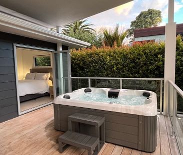 Beach Cottage in Narrow Neck - Photo 2