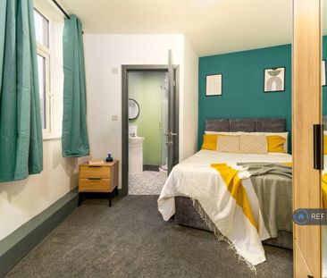 1 bedroom in a house share to rent - Photo 2