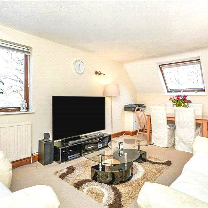 The Oaks, Moormede Crescent, Staines-upon-Thames, Surrey, TW18 4SG - Photo 1